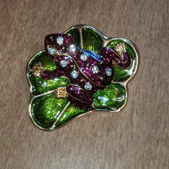 Met Museum Pendant Brooch Pin Purple Frog Rhinestone Gold Accents Green Leaf - Picture 4 of 9